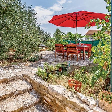 2 Bedroom Awesome Apartment In Vinkuran Exterior foto