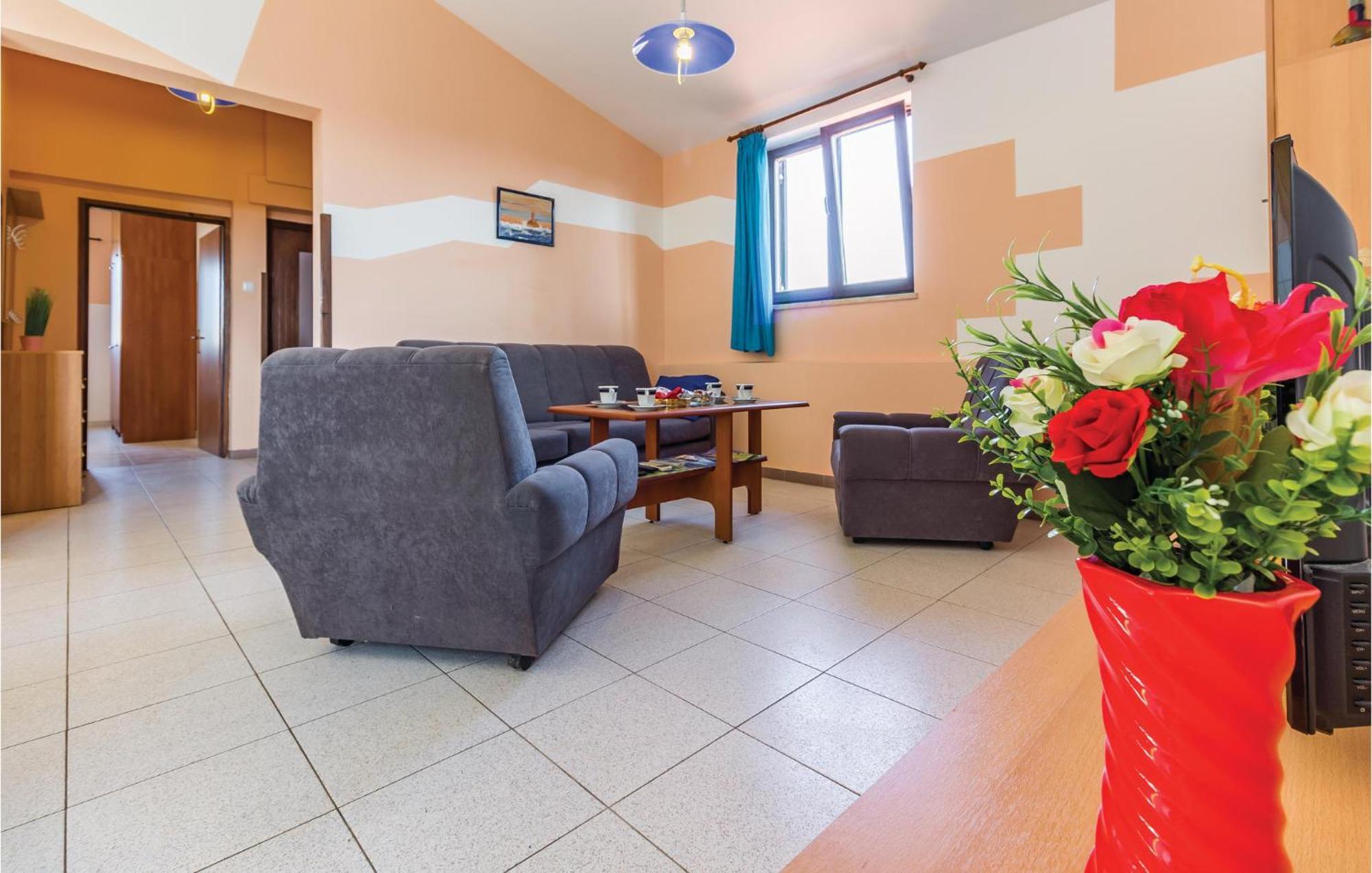 2 Bedroom Awesome Apartment In Vinkuran Exterior foto