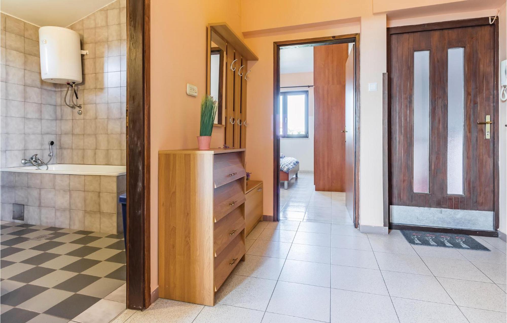 2 Bedroom Awesome Apartment In Vinkuran Exterior foto